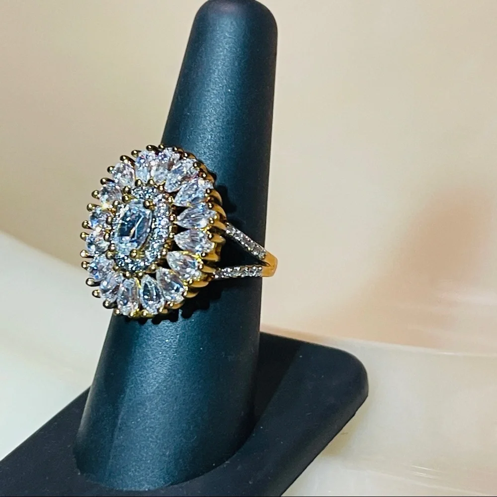 🌺Beautiful PAJ OZ GP. 925 Sterling Silver White Topaz Dinner Ring! - Picture 4 of 16